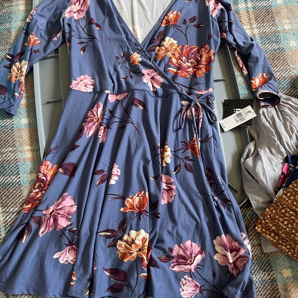 Iz Byer Dresses & Skirts - Nwt floral in dark periwinkle